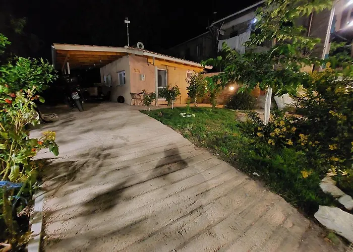 Tsanes * Pinakokhorion